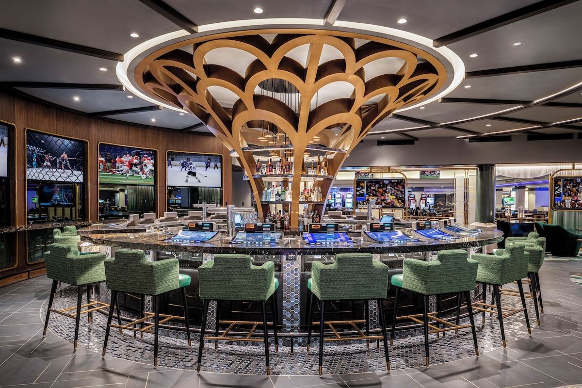 The Splendor of Harrahs Las Vegas